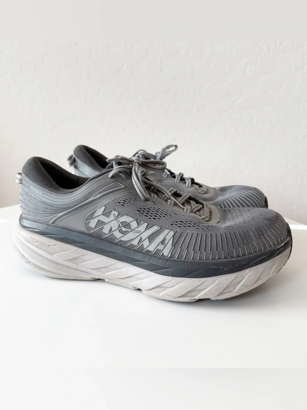 HOKA Men’s Bondi 7 Wide in the Wild Dove / Dark Shadow